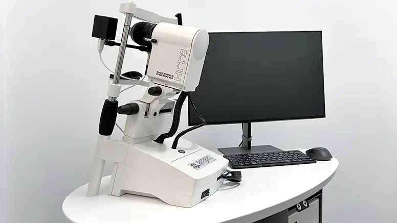 Konfokalmikroskop in einer Augenarztpraxis in Köln